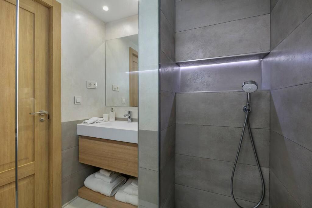 Apartemen New & Beautiful Walk To The - Rdr251